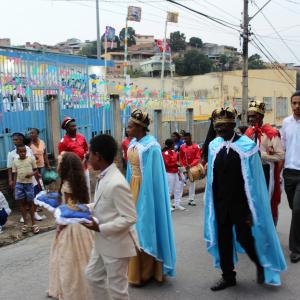 Trono coroado da Festa de Nossa Senhora do Rosário de General Carneiro chegando à sede da Guarda de Marujo em procissão. 16 de setembro de 2018. 