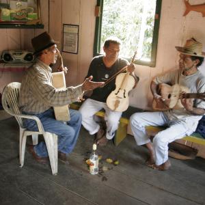 Os irmãos Leonildo Pereira, Zé Pereira e Arnaldo Pereira, no Ariri - Cananéia/SP